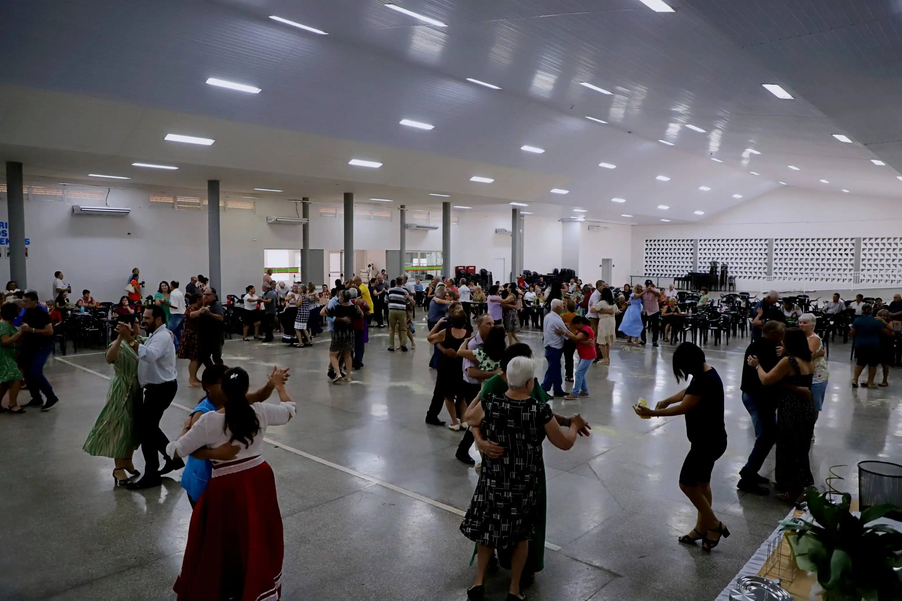 Matinê dos Idosos reúne alegria e integração em Itaipulândia