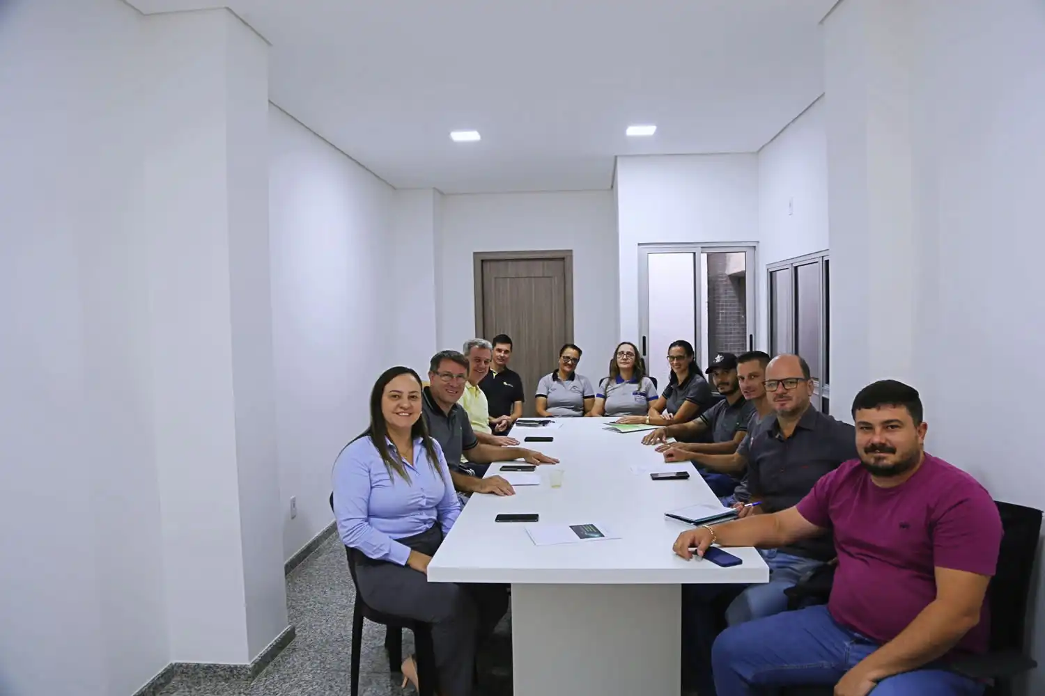 Reunião discute fortalecimento do comércio e geração de empregos em Itaipulândia