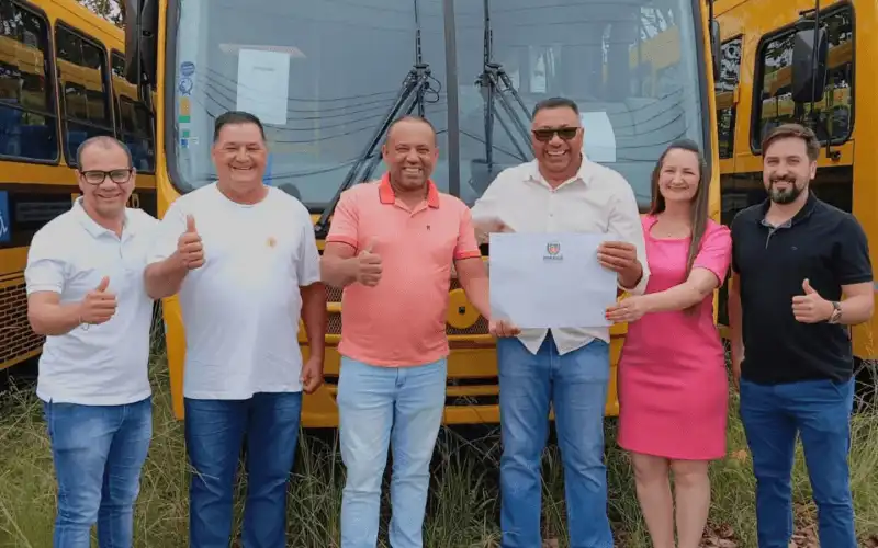 Município de Ramilândia recebe ônibus para o transporte escolar