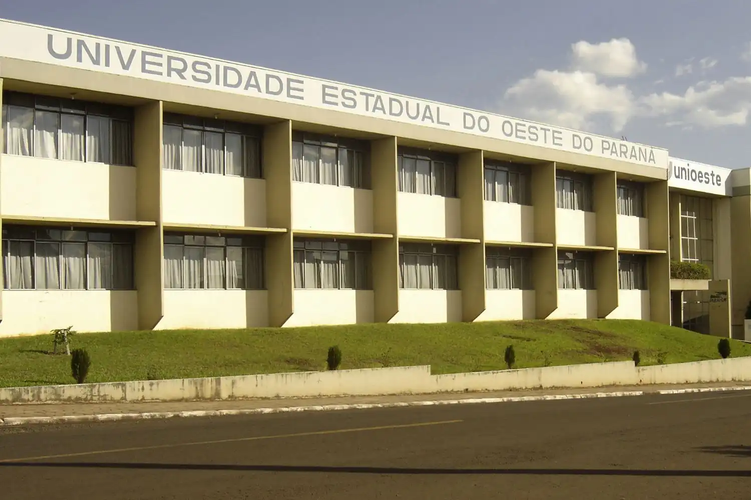 Unioeste publica três editais para contratar novos agentes universitários Foto: Unioeste