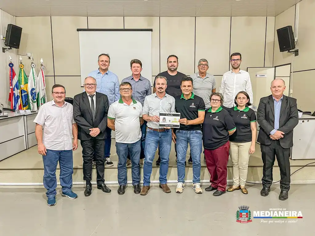 Administração apresenta projeção da Expomed 2025 para a Câmara de Vereadores