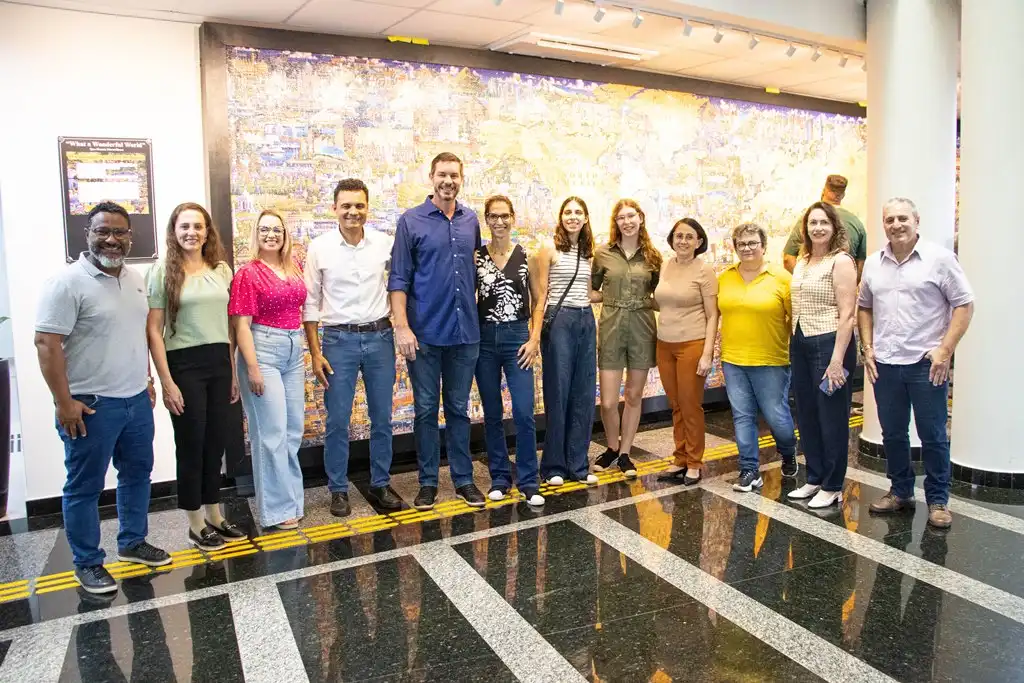 Município é presenteado com obra do What a Wonderful World, o maior quebra-cabeça do mundo