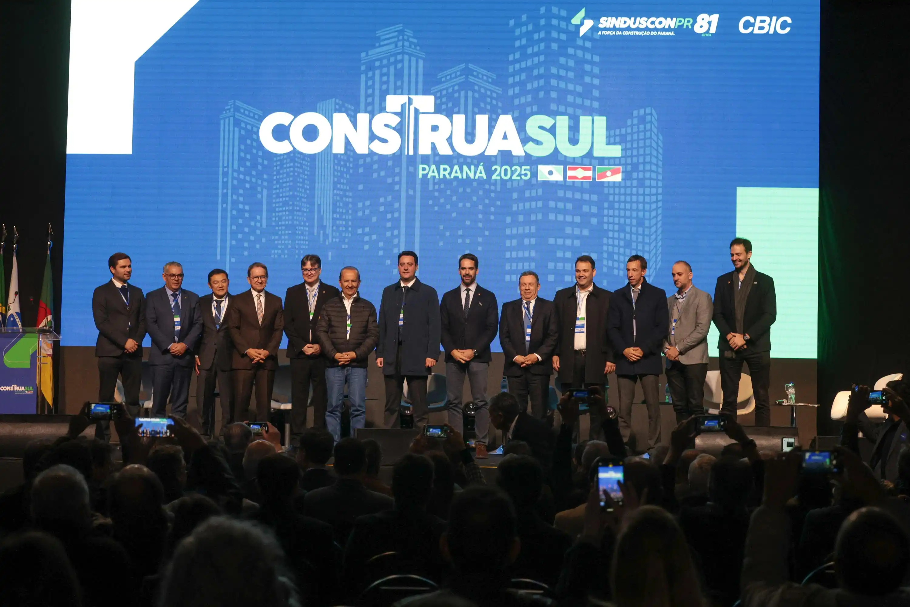 O governador Carlos Massa Ratinho Junior participa nesta quinta-feira (12), da plenária de abertura do Construa Sul 2025. Foto: Geraldo Bubniak/AEN