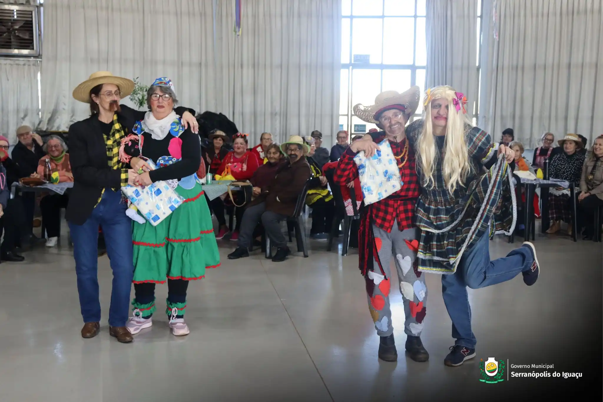 Festa Junina reúne idosos do Grupo Primavera da Vida