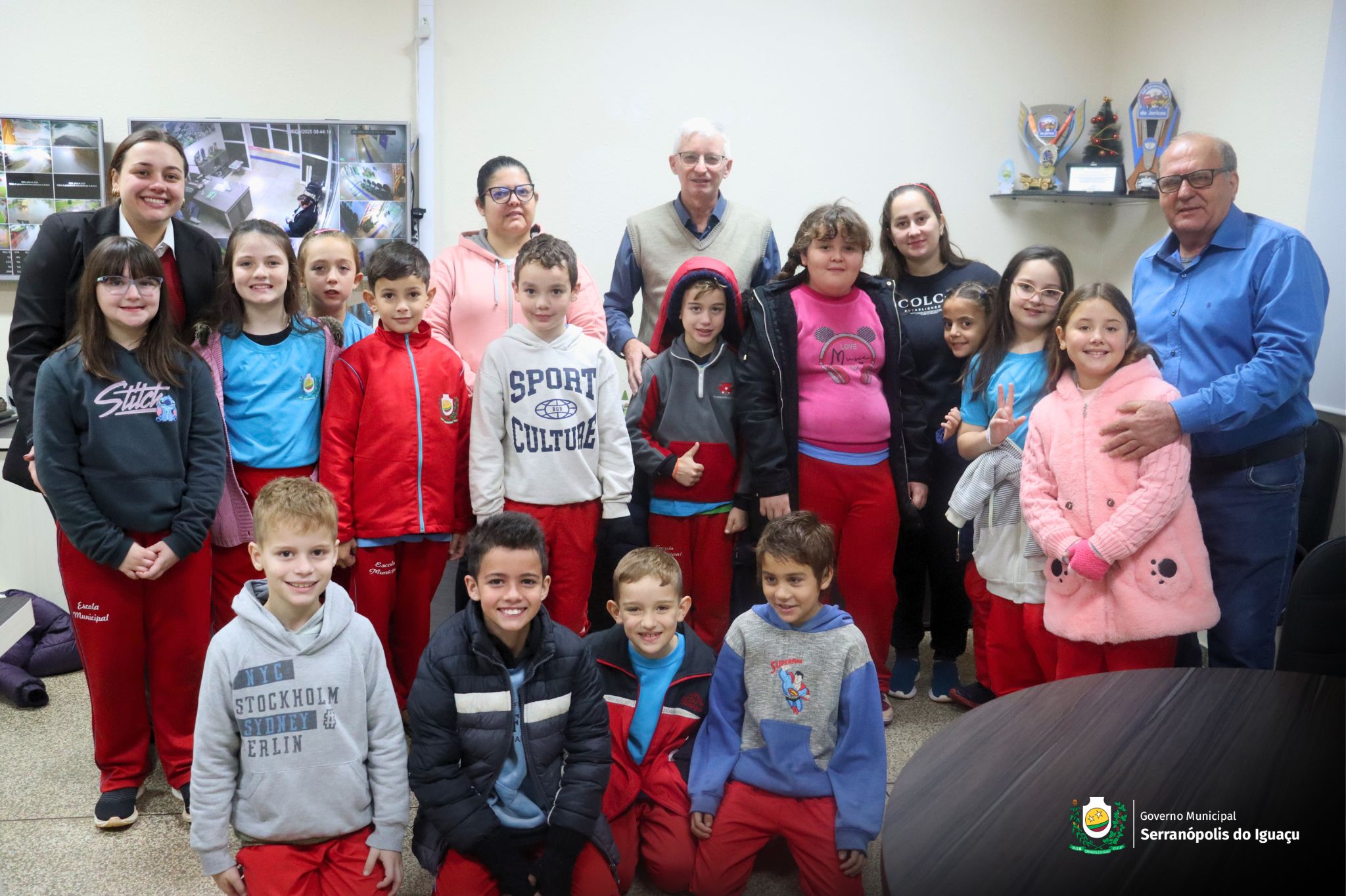 Alunos do 3º ano da rede municipal visitam a prefeitura