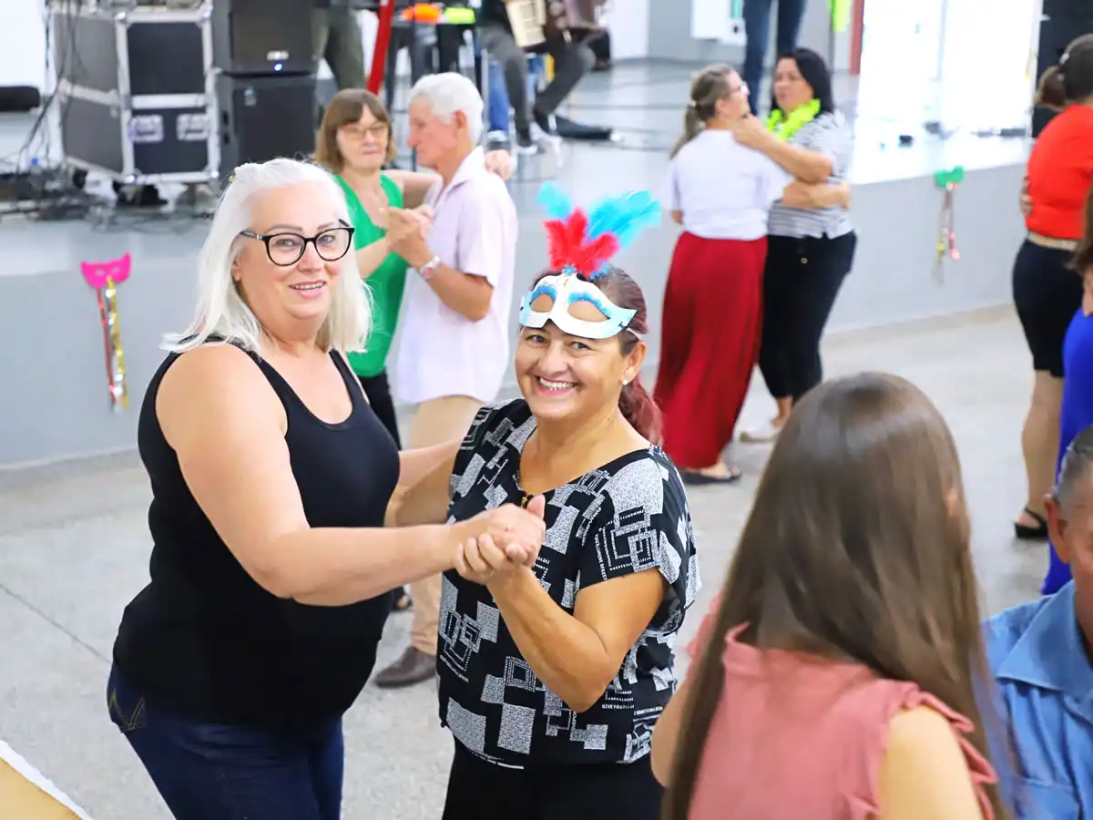 Matinê da Terceira Idade celebra o espírito do Carnaval