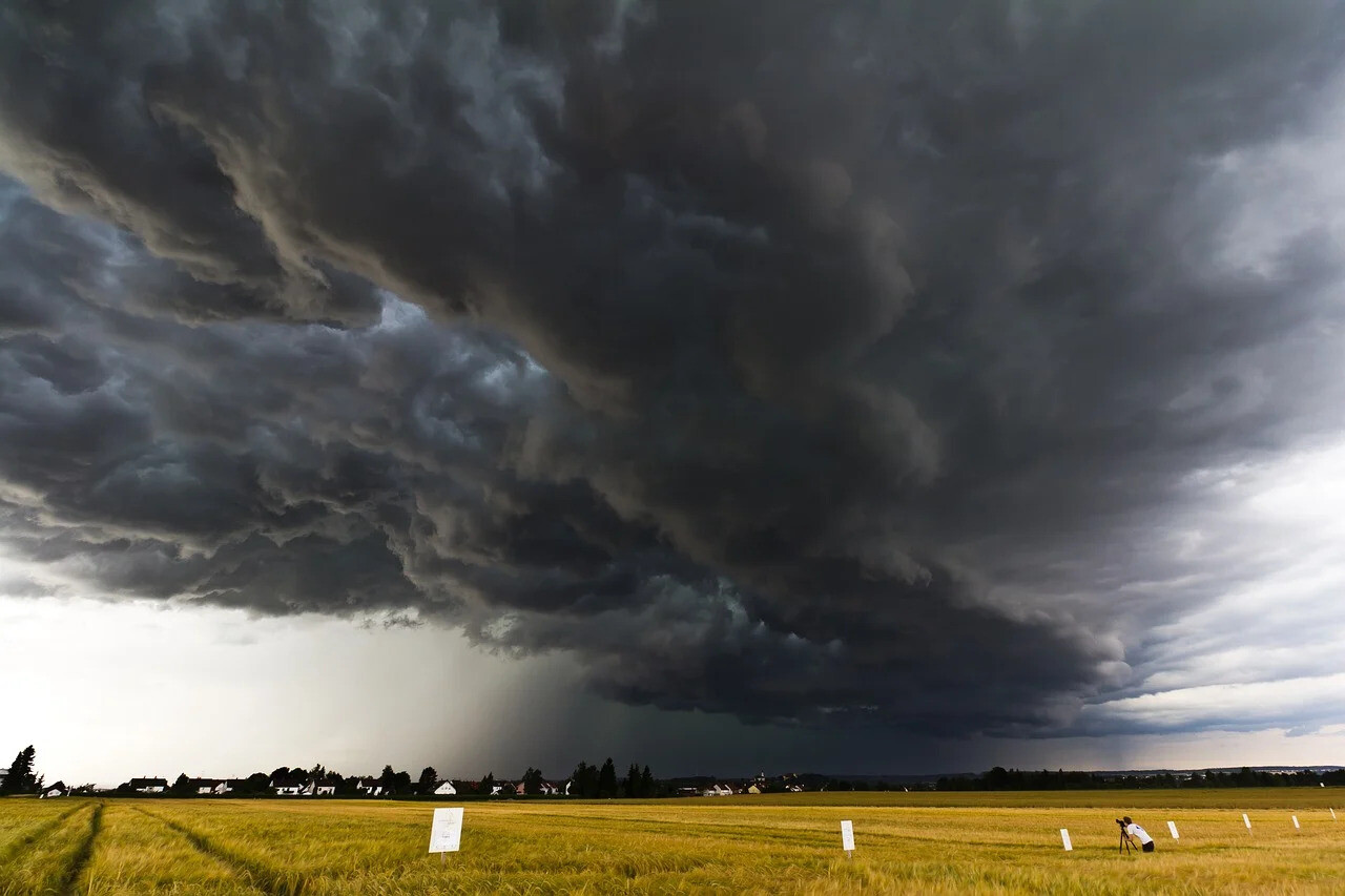 O clima hoje no Brasil: previsão do tempo mostra chuva intensa e calor