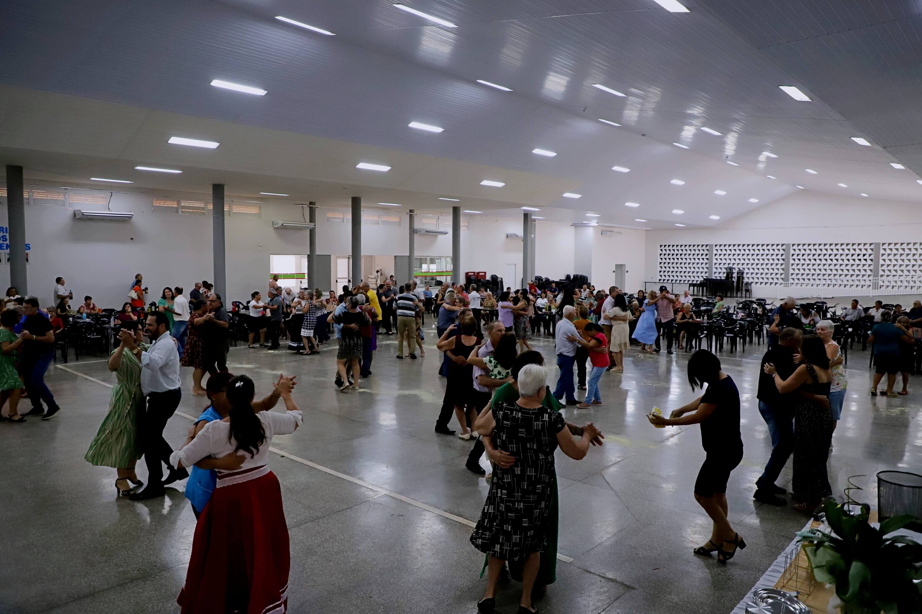 Matinê dos Idosos reúne alegria e integração em Itaipulândia