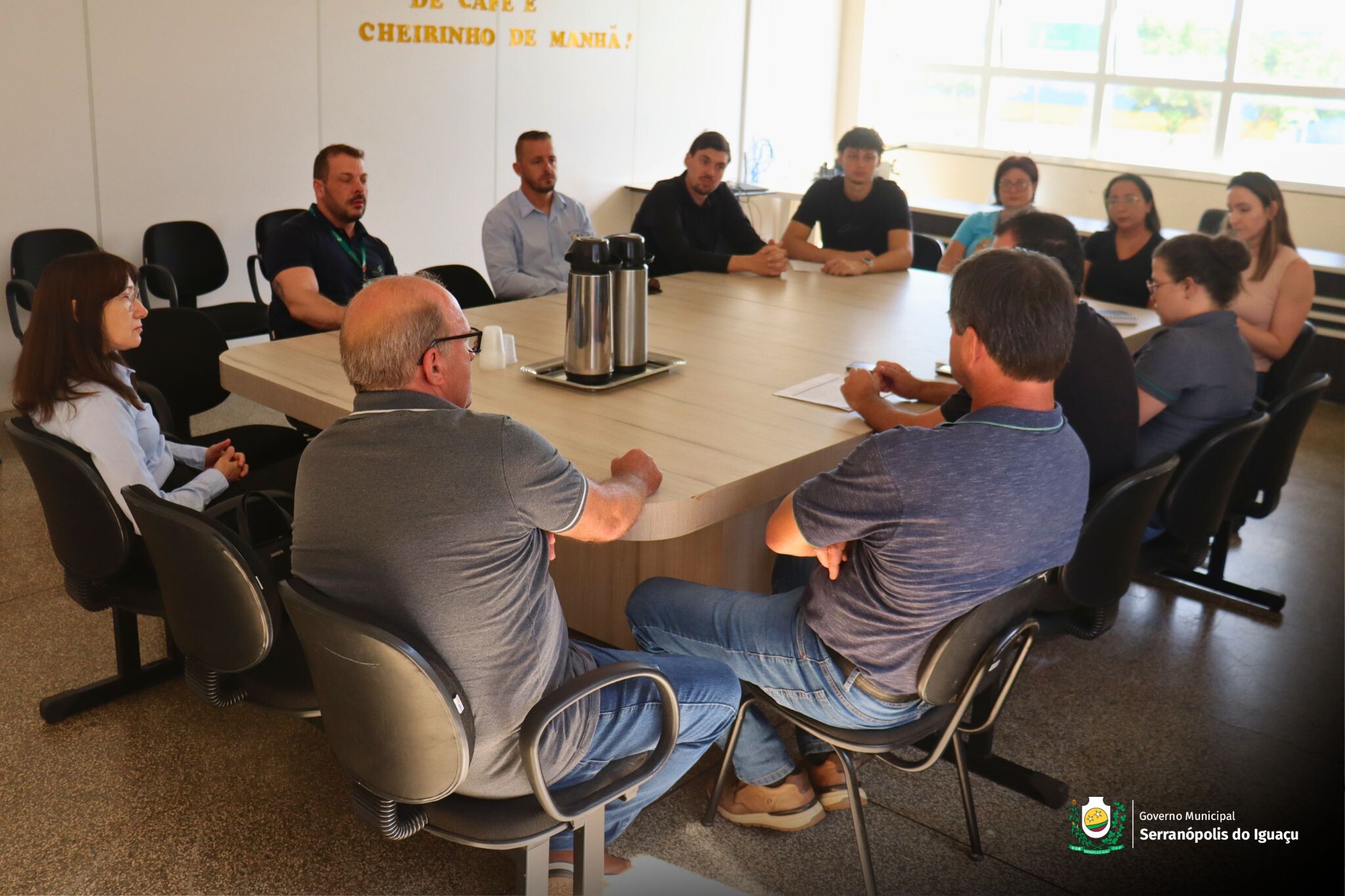 Vereadores de Serranópolis do Iguaçu participam de reunião sobre avaliação de metas e contrato hospitalar