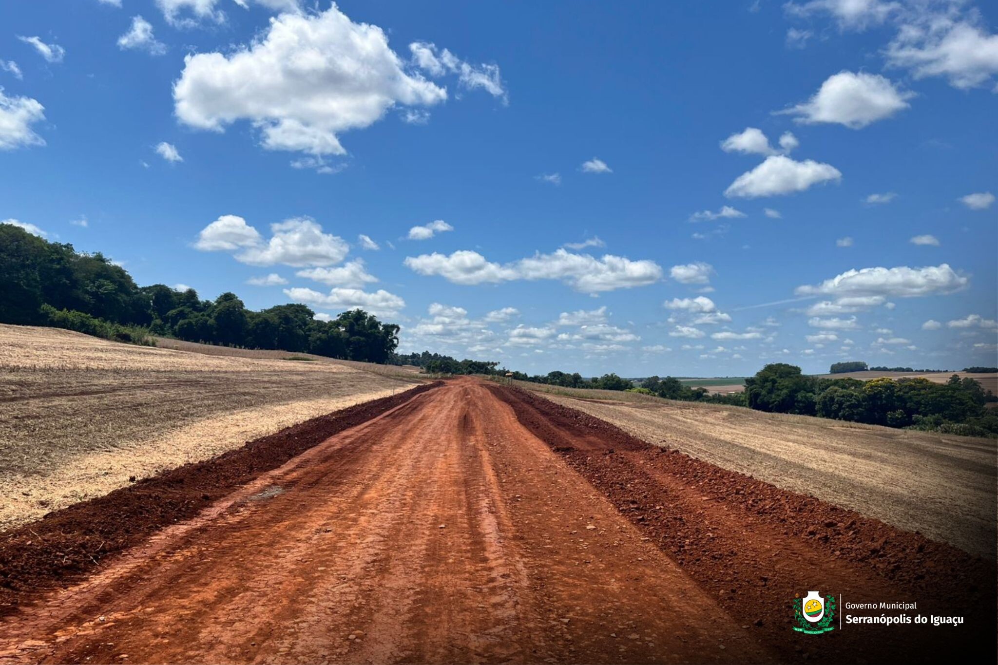 Governo Municipal realiza adequação de estrada para asfalto na Linha Pinheirinho