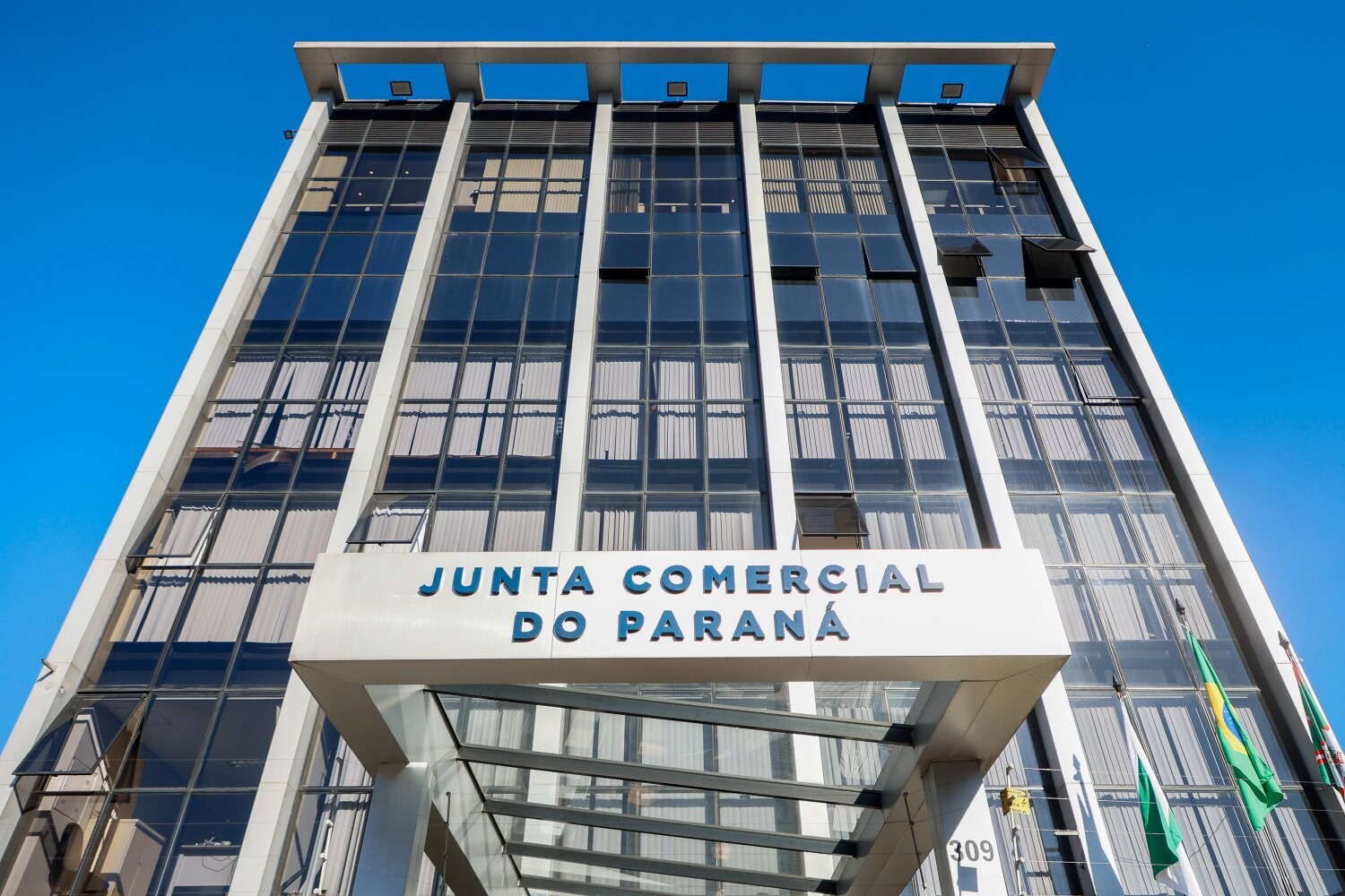 Empreendedor leva 53 segundos para consultar viabilidade de nome de empresa no Paraná