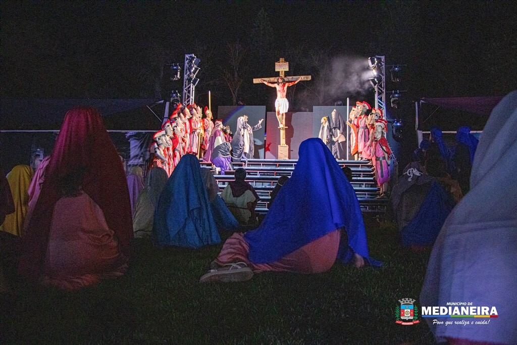 Auto da Paixão de Cristo emociona público de mais de 7 mil pessoas e dá início às comemorações dos 65 anos de Medianeira