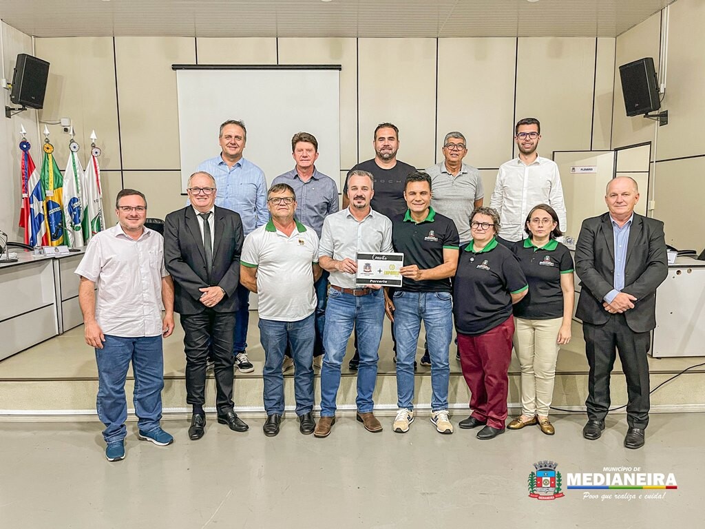 Administração apresenta projeção da Expomed 2025 para a Câmara de Vereadores