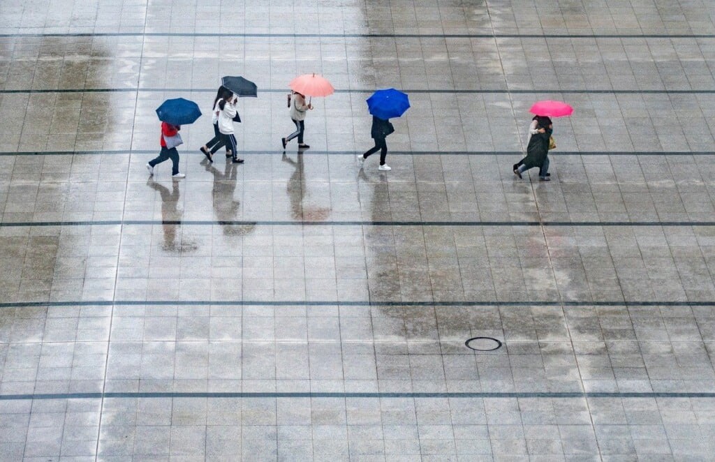 Chuva invade os estados de toda uma região, mas sol predomina na maior parte do país