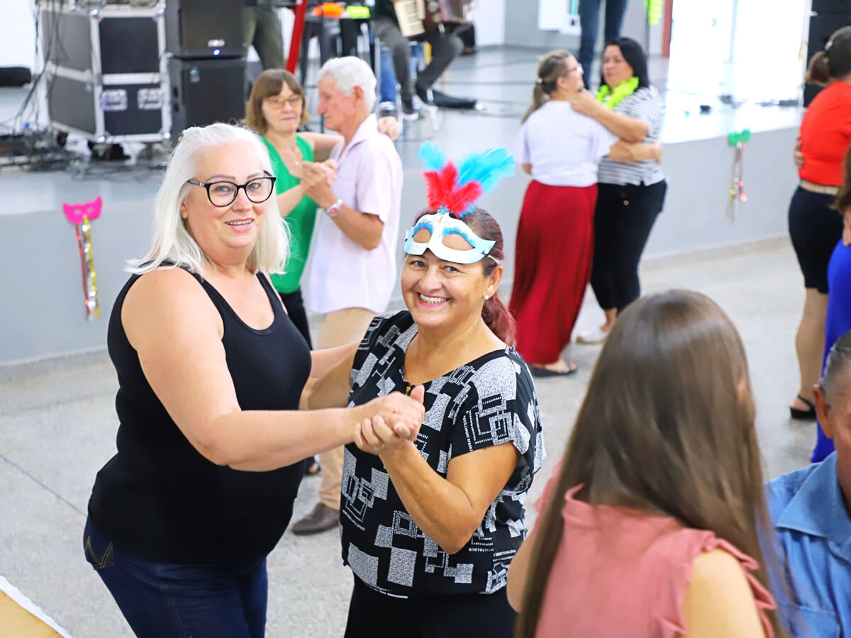 Matinê da Terceira Idade celebra o espírito do Carnaval