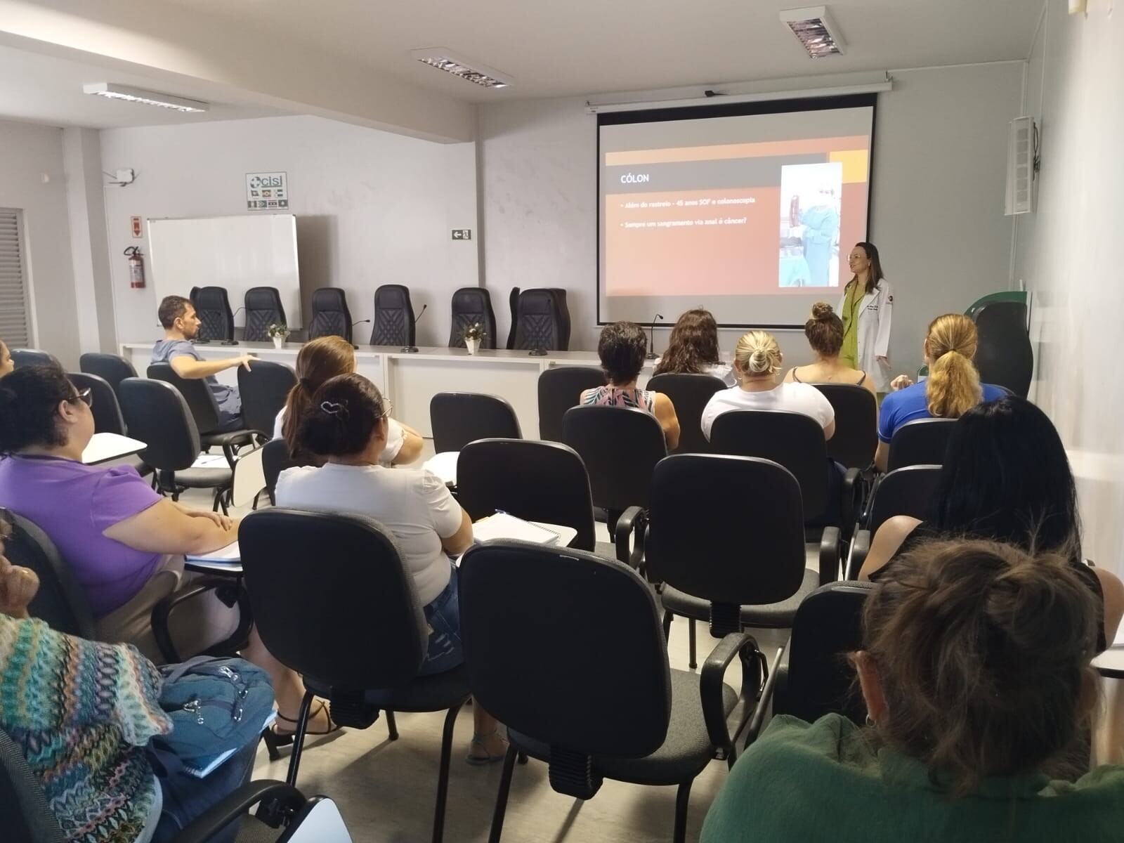 Fevereiro Laranja: Capacitação sobre prevenção e diagnóstico precoce de vários tipos de cânceres