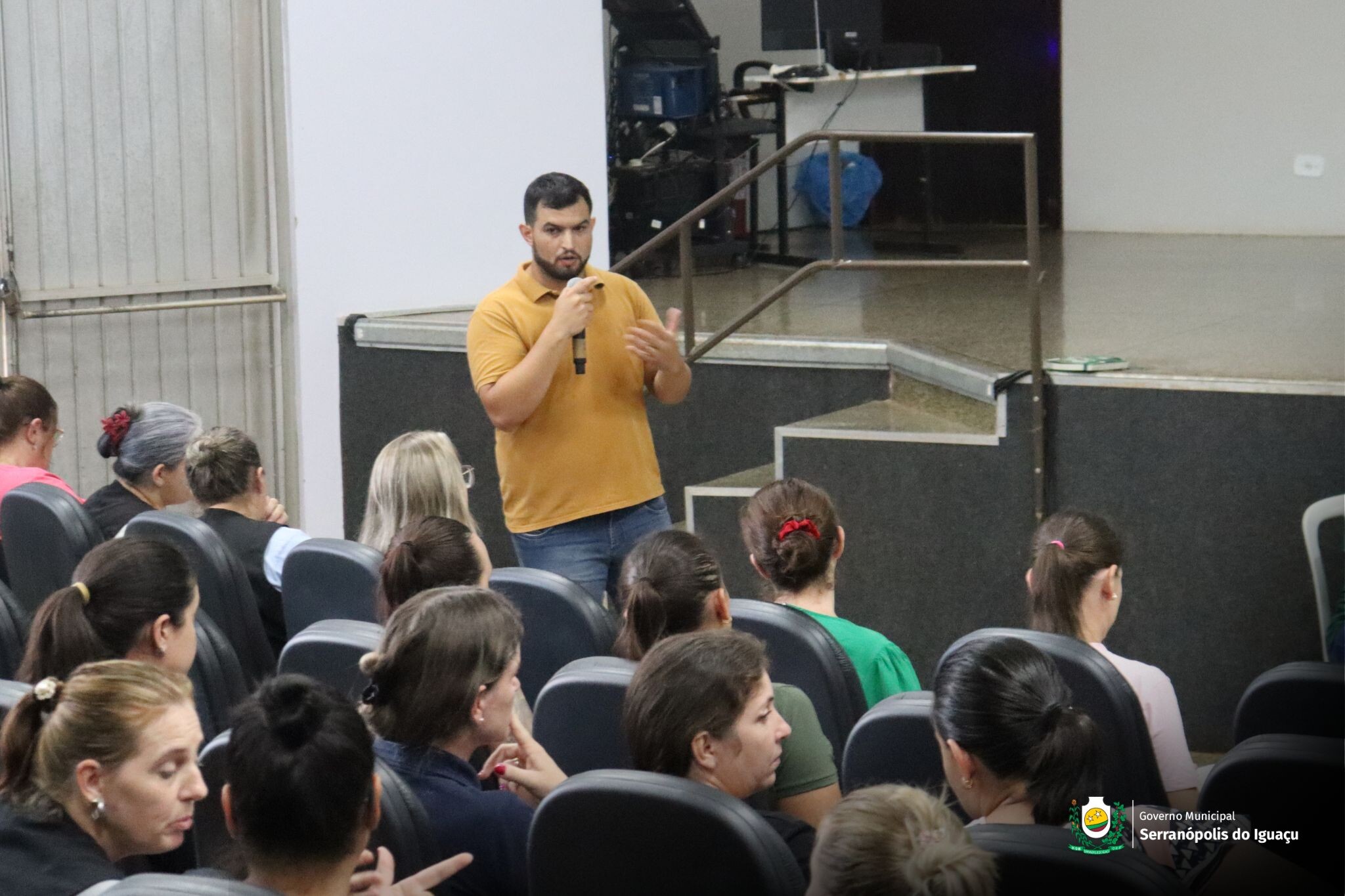 Secretaria de Educação promove palestra para pais sobre o início da vida escolar no Berçário e Mater